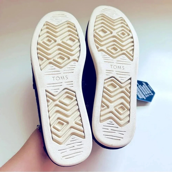 NWT Toms Alpargata Ortholite Rainbow Pride Faux Fur Lined Slip Ons - Picture 8 of 8